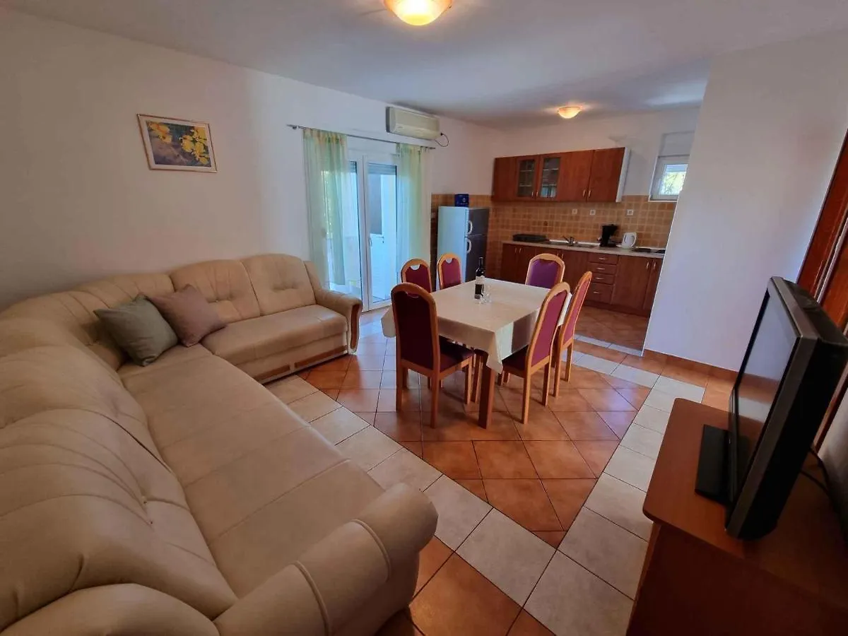 Apartment In Crikvenica 43205